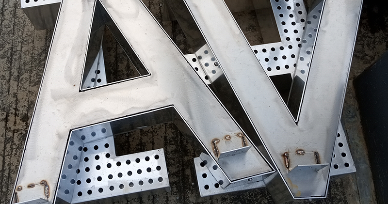 買家必讀：選購(gòu)樓頂大字時(shí)怎么貨比三家？比什么？