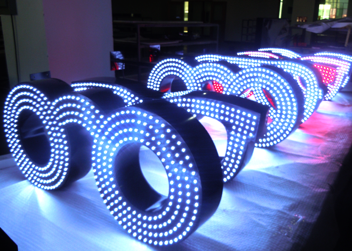 穿孔LED發(fā)光字 穿孔LED發(fā)光字