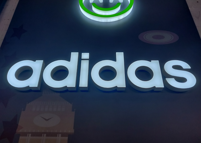 阿迪達(dá)斯樹(shù)脂發(fā)光字