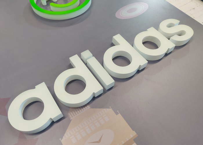 阿迪達(dá)斯樹(shù)脂發(fā)光字