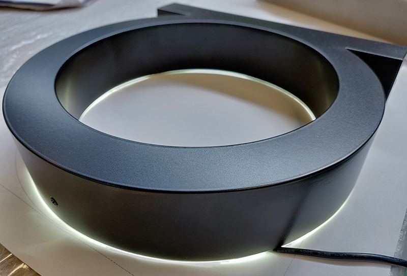 鐵皮烤漆發(fā)光字是什么意思，有哪些特點(diǎn)？