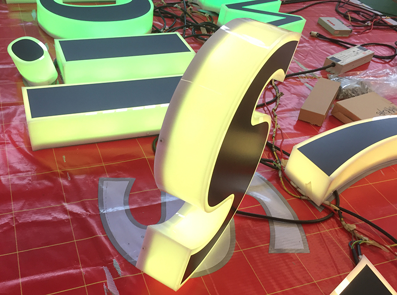 LED七彩發(fā)光字跟全彩發(fā)光字有哪些差異？