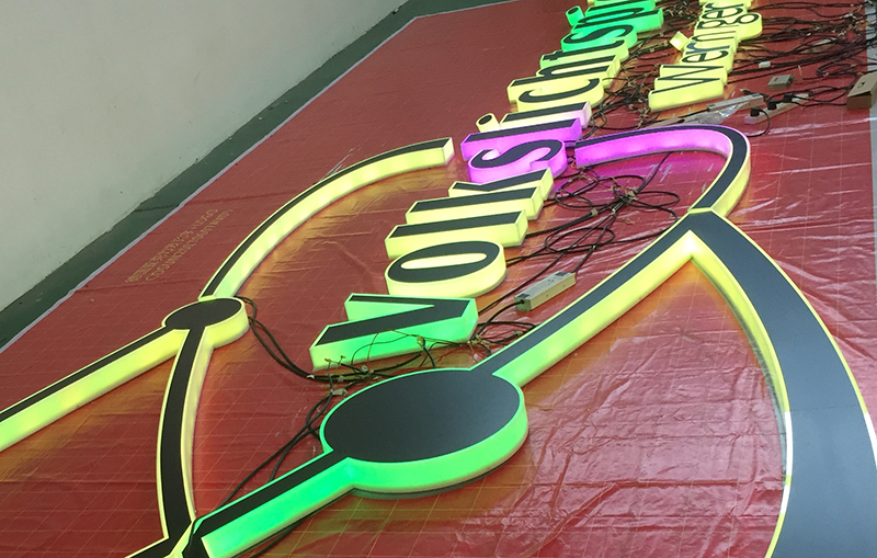 LED七彩發(fā)光字安裝和生產(chǎn)制作流程是什么？