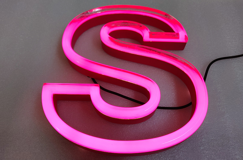 LED霓虹發(fā)光字相對于傳統(tǒng)的發(fā)光字有哪些優(yōu)勢？