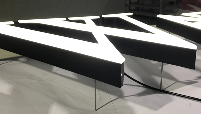 LED亞克力發(fā)光字的優(yōu)點和缺點分別有哪些？