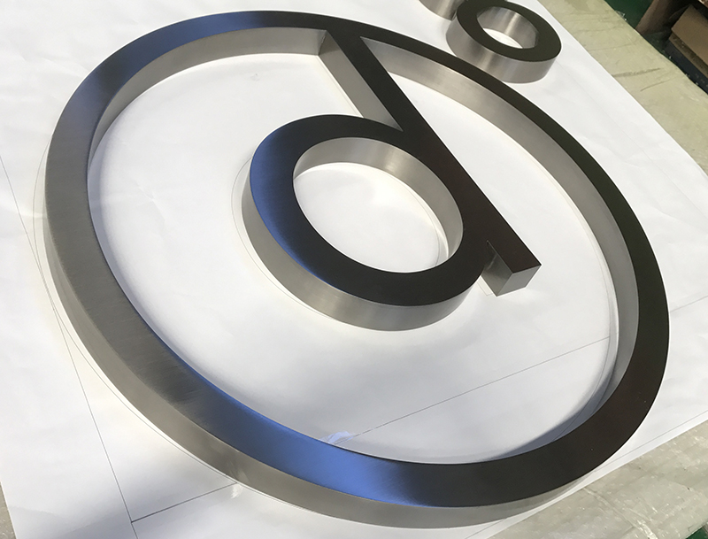 精品不銹鋼發(fā)光字的主要特點(diǎn)有哪些？