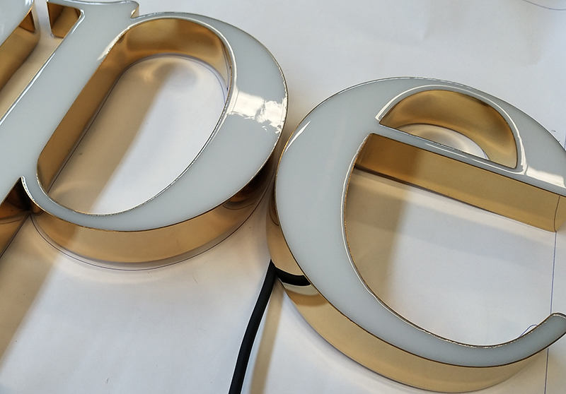 樹脂發(fā)光字和迷你發(fā)光字的一些主要區(qū)別有哪些？