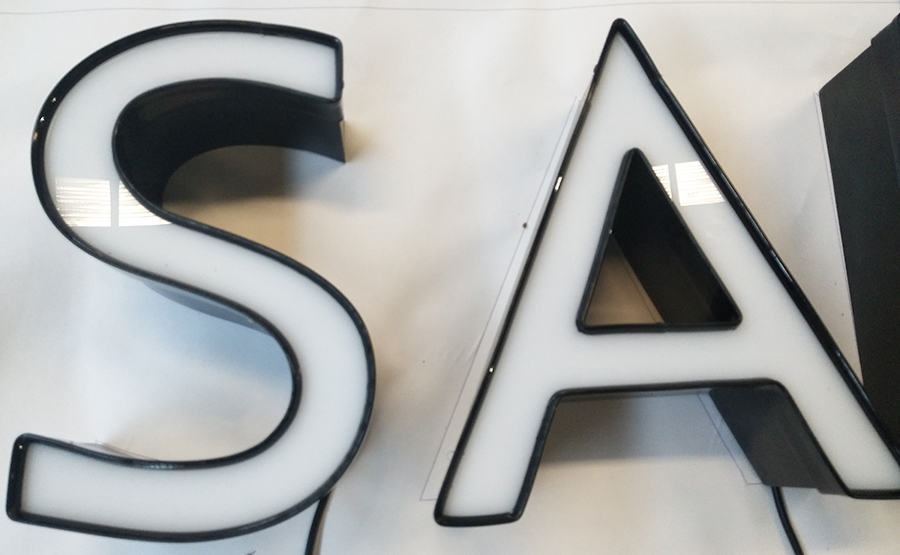 外露發(fā)光字和內(nèi)發(fā)光字的區(qū)別是什么？