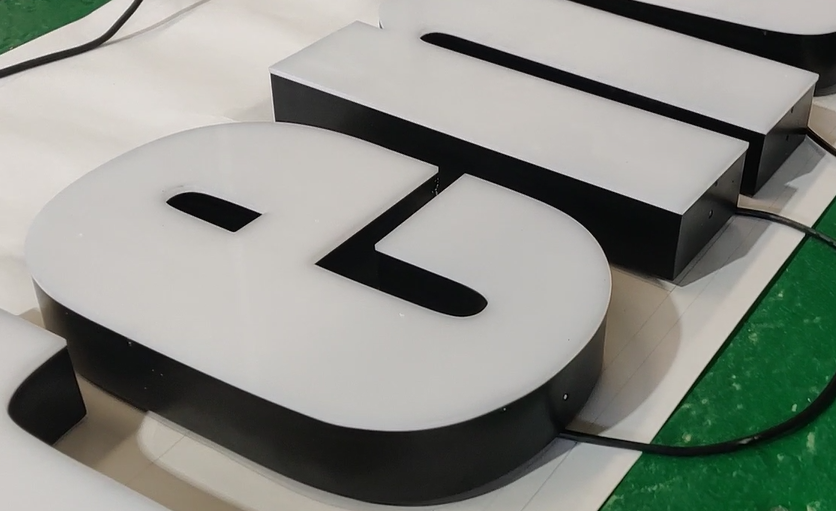 LED吸塑發(fā)光字的特點(diǎn)有哪些？