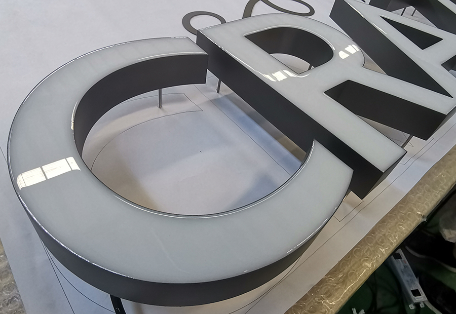 樹脂發(fā)光字的優(yōu)勢和設計制作注意事項