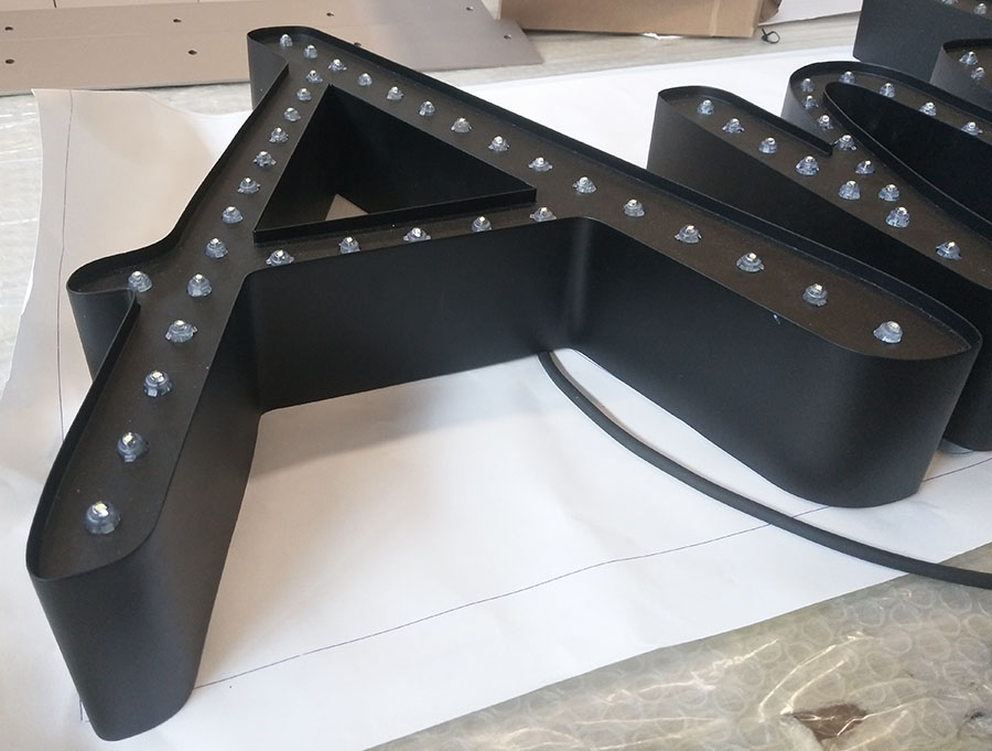 穿孔發(fā)光字制作步驟流程有哪些？