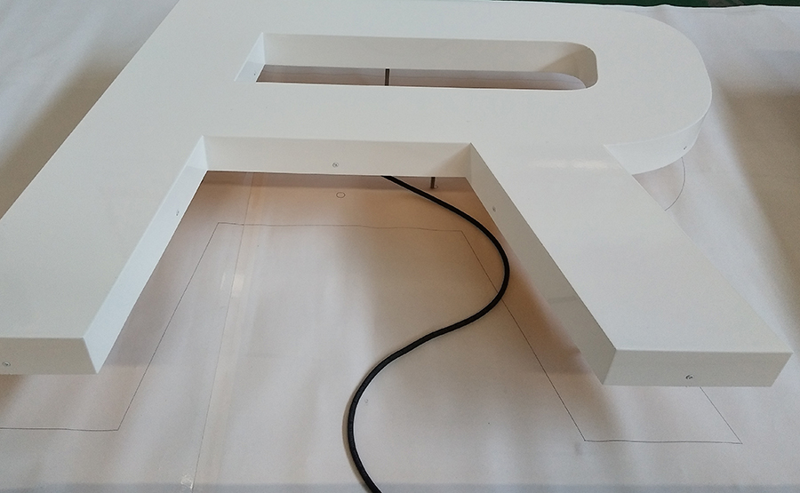 鐵皮烤漆發(fā)光字制作的3個(gè)步驟是哪些？