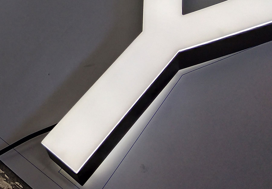 LED發(fā)光字圍邊包邊箱體材料主要有哪些？