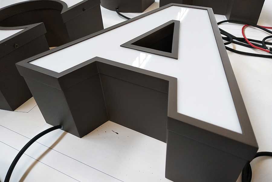 立體發(fā)光字和樹(shù)脂字的差別