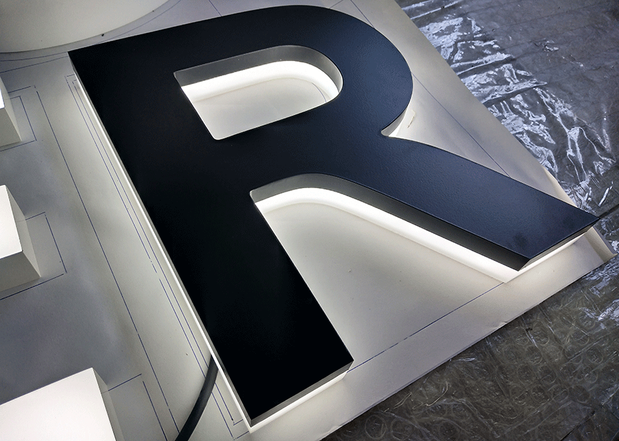 背發(fā)光字亞克力廣告字制作的主要優(yōu)點有哪些？