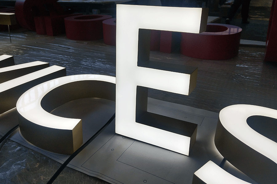 樹脂發(fā)光字厚度對(duì)字的效果有什么影響？