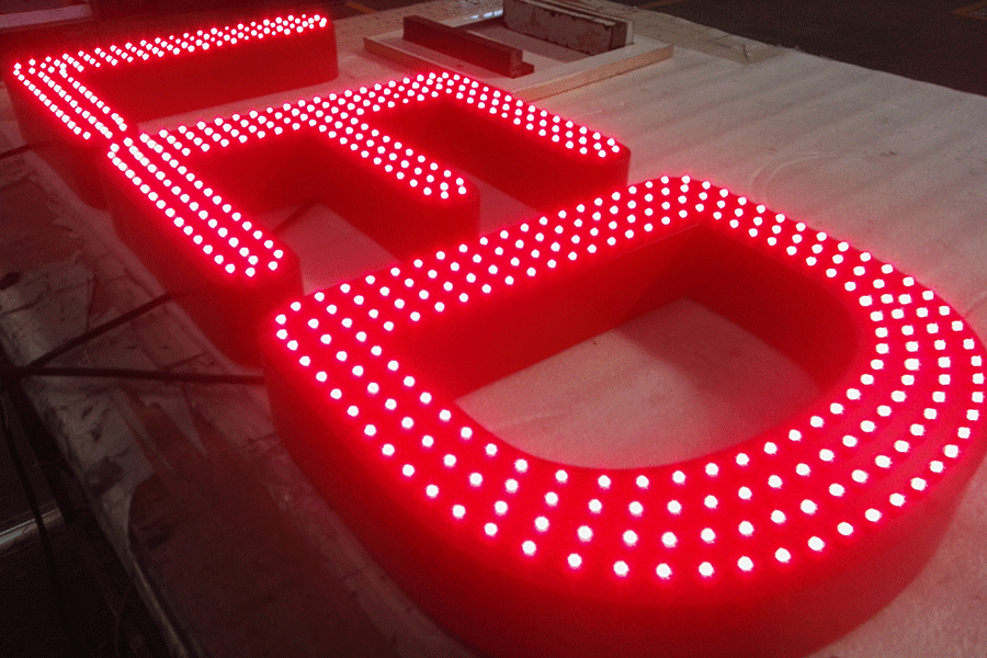 外露穿孔字為何如此受歡迎？