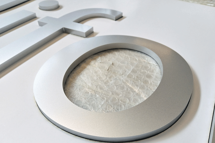 亞克力字招牌如何安裝在墻上？