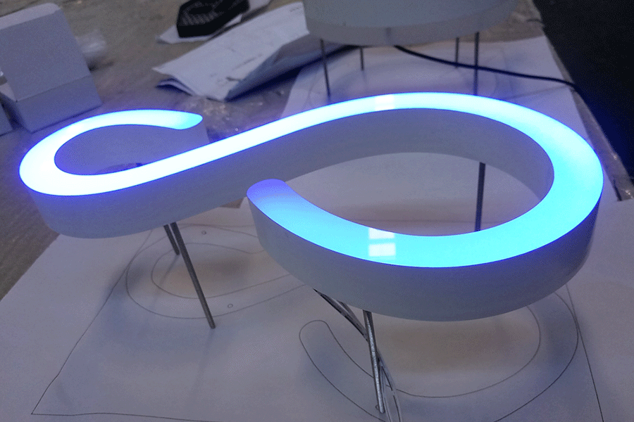 柯賽標(biāo)識(shí)發(fā)光字廠家分享：如何選擇LED迷你字光源？