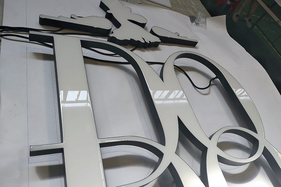 樹脂字發(fā)光標(biāo)識具備哪些特點(diǎn)？