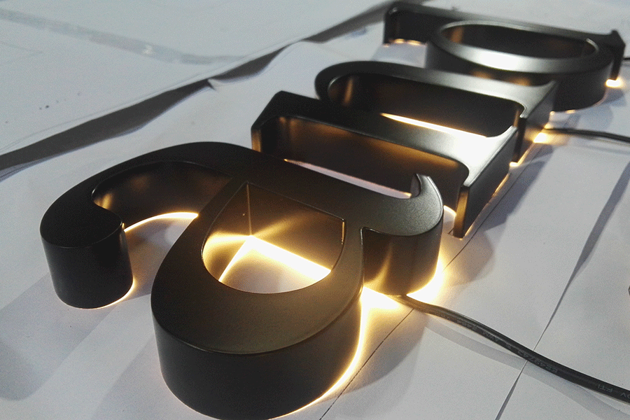 背發(fā)光字標(biāo)識(shí)牌制作有什么優(yōu)點(diǎn)？