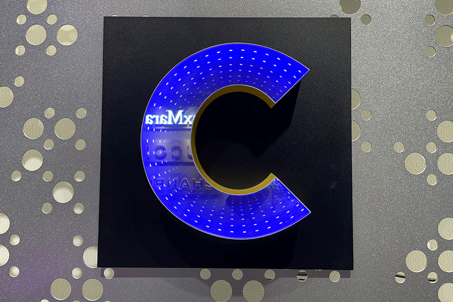 深淵鏡字標(biāo)識標(biāo)牌制作有哪些特點(diǎn)？