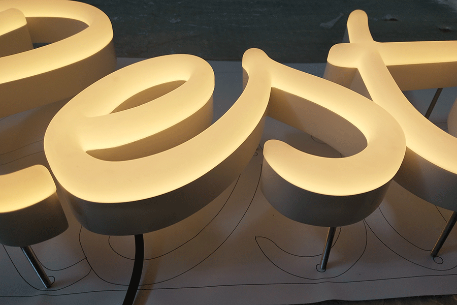 仿霓虹字發(fā)光標(biāo)識牌制作有什么優(yōu)勢？