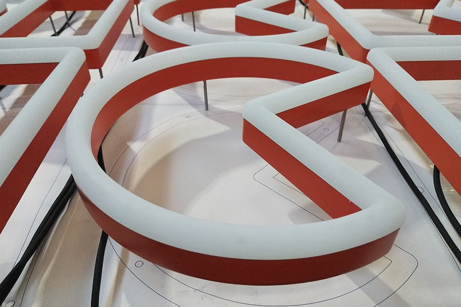 仿霓虹發(fā)光字標(biāo)識標(biāo)牌制作有什么特色？