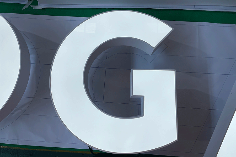 鏤空發(fā)光字發(fā)光標識牌設計制作有什么特色？