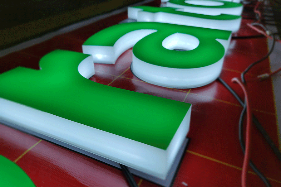 全亞克力發(fā)光字發(fā)光標(biāo)識(shí)設(shè)計(jì)制作有哪些特征？