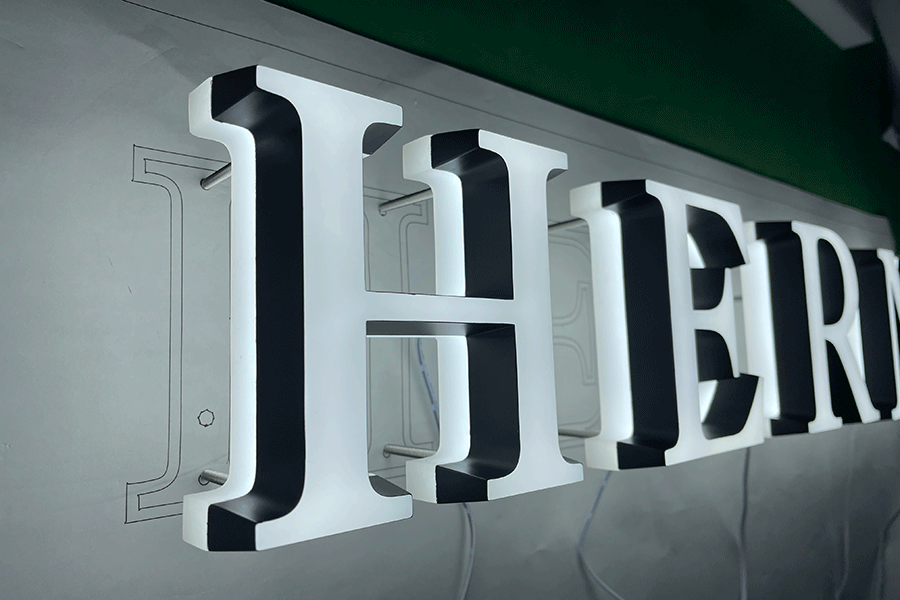 迷你發(fā)光字標(biāo)識(shí)標(biāo)牌設(shè)計(jì)制作有什么特點(diǎn)？