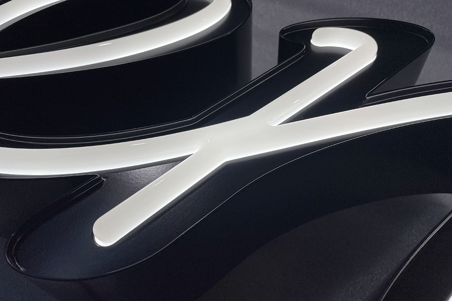 霓虹發(fā)光字標(biāo)識(shí)標(biāo)牌制作有什么特征？