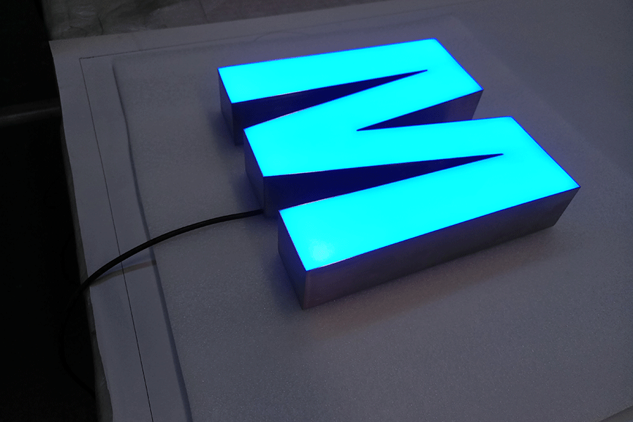 樹脂發(fā)光字標識標牌制作有什么優(yōu)點？