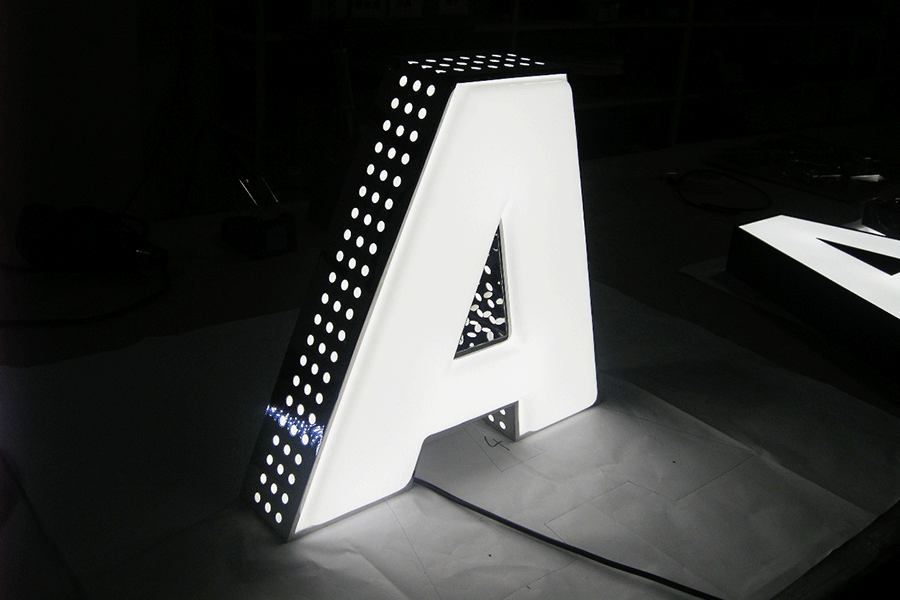 吸塑字標(biāo)識(shí)標(biāo)牌設(shè)計(jì)制作有什么特點(diǎn)？