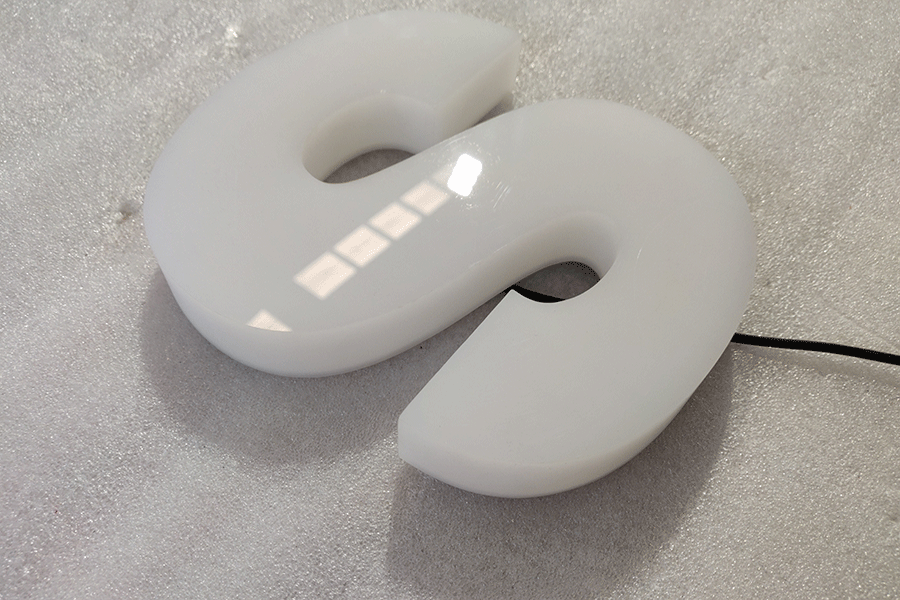 亞克力發(fā)光字標識標牌制作有什么特點？