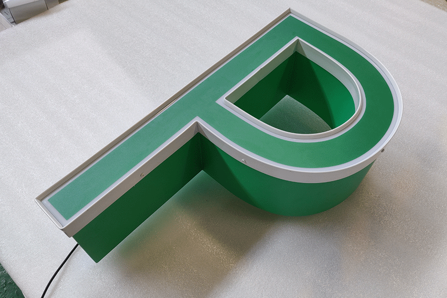 天地蓋字標識標牌制作有什么特點？